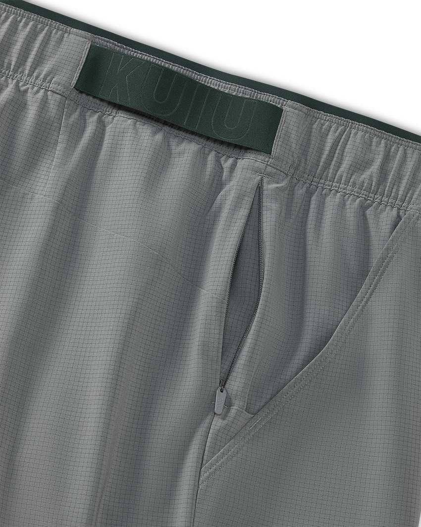EnduroTrainer 7″ Short | Dark Iron Tonal